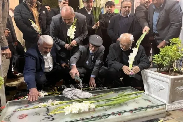 ادای احترام رئیس جهاد‌دانشگاهی به شهید سلیمانی