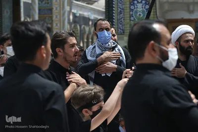 Schiiten begehen den Trauertag Tasu´a im Heiligen Schrein von Fatima Masuma