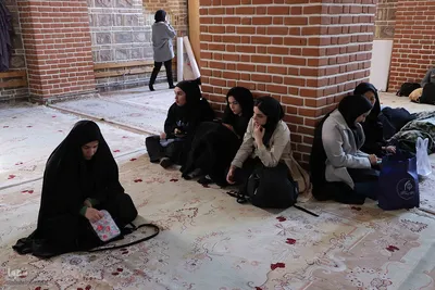 کرسی تلاوت قرآن در دانشگاه هنر اسلامی تبریز‎