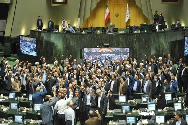 د ایران د اسلامِي شورا استازو په هیواد کښې وروستۍ بلواوې وغندلې 
