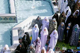 نماز عید سعید فطر در جوار حرم حضرت امام زاده حسن (ع)
