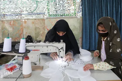 تولید ماسک توسط گروه جهادی و خادمین در امامزاده حسن(ع)
