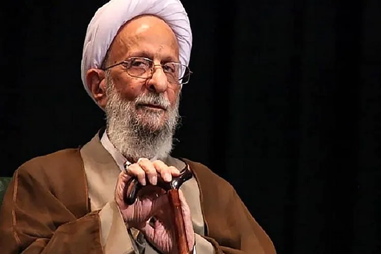 آیت‌الله مصباح یزدی؛ چراغ فروزانی در دفاع از حریم ولایت