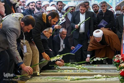 گلباران قبور شهدای حرم شاهچراغ (ع) به مناسبت آغاز دهه فجر‎‎