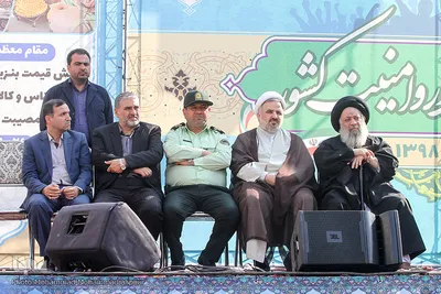 از سمت راست: آیت‌الله موسوی جزایری، زعیم حوزه‌های علمیه در خوزستان، حجت الاسلام صادق مرادی، رئیس دادگستری خوزستان، سردار عباس‌زاده، فرمانده ناجا خوزستان، سردار حسن شاهوارپور، فرمانده سپاه ولیعصر(عج) خوزستان 