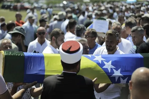 Bosna Hersek'teki savaşta Sırpların öldürdüğü 16 Boşnak sivil daha toprağa verildi