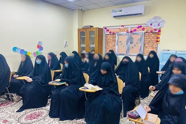 العراق: انطلاق ثلاث دورات قرآنية نسوية في النجف الأشرف + صور