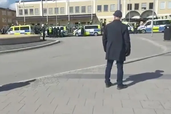 İsveç'te aşırı sağcı siyasetçi bir kez daha Kur'an yakarak provokasyon yaptı
