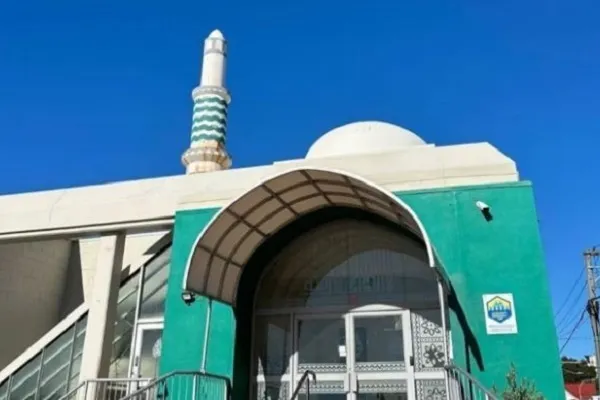 Ameaça de Bomba Obriga Mesquita de Kilbirnie a Suspender Atividades em Meio a Investigação Policial