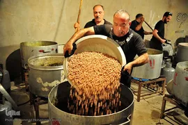 پخت غذای نذری در اهواز