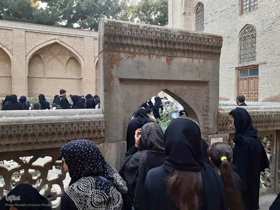 مراسم سنتی نیت کردن و توسل بر امام حسین(ع) با گندم شماری و نذر گندم در اهر