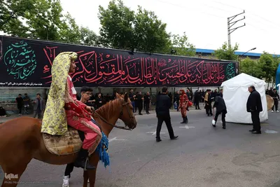 نمایش خیمه سوزان و حرکت نمادین کاروان اسرای کربلا – شهرستان اهر