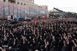 اجتماع عظیم عاشورایی مردم اصفهان در میدان امام حسین (ع)