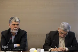 عبدالهادی فقهی زاده و سید عباس صالحی در نشست شورای سیاست‌گذاری پانزدهمین دوره همایش بانوان قرآن‌پژوه