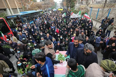 مراسم تشییع پیکرهای مطهر 10 شهید گمنام در شیراز