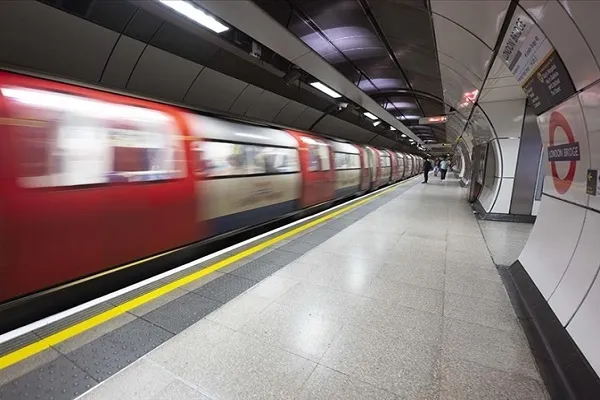 İngiliz polisi, Londra metrosunda Filistin yanlısı slogan atılması üzerine soruşturma başlattı