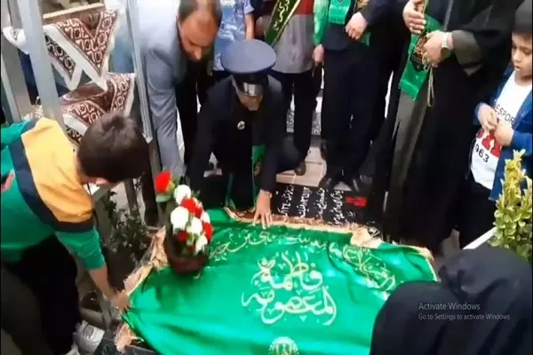 خادمان حرم بانوی کرامت مزار شهید قاسم سلیمانی را غبارروبی کردند