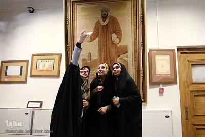 بازدید شرکت کنندگان مسابقات قرآن دانش آموزی از آرامگاه بوعلی سینا
