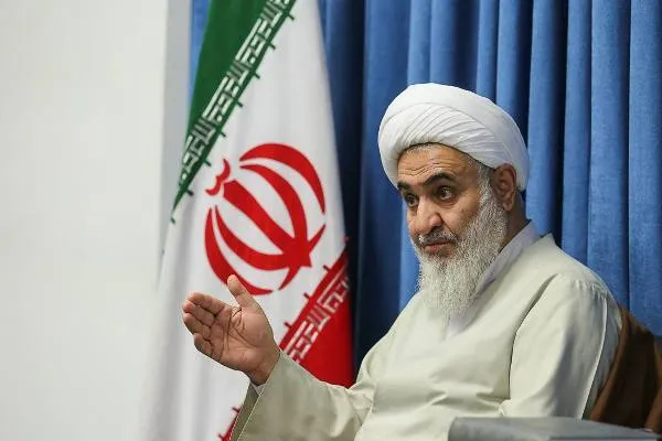 تبیین اهمیت «امامت» و «ولایت» در رأس فعالیت‌های تبلیغی