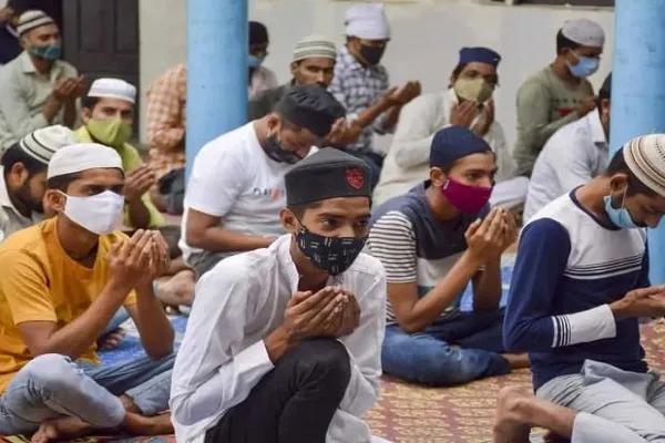 Hintli Müslümanlar cemaatle namaz hakkı için mahkemeye başvurdu