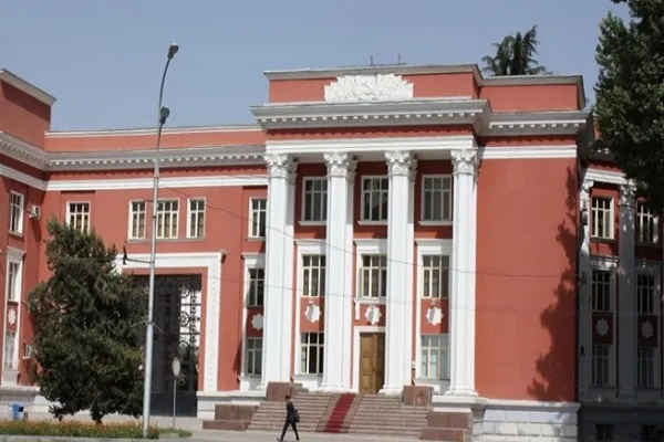 Tacikistan'da yurtdışında İslami eğitim alanların ailelerine ceza