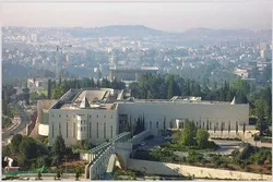 İsrailin Ali Məhkəmə binasına Hitlerin adı ilə mesaj yazıldı