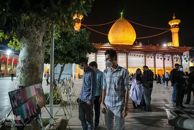 برپایی نمایشگاه عکس به مناسبت هفته دفاع مقدس در حرم مطهر شاهچراغ(ع)