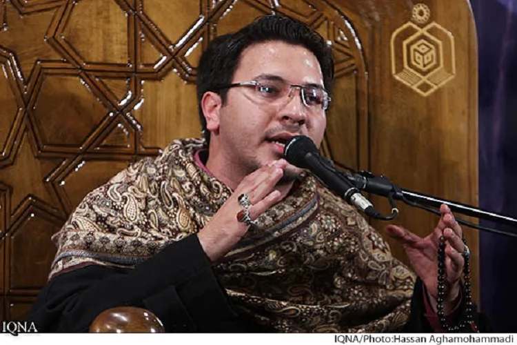 تلاوت «حامد شاکرنژاد» در حرم احمدی(ع)