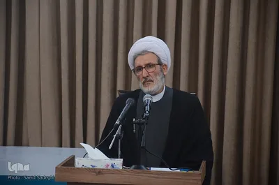 نشست علمی تبیین حقایق و ارزش‌های انقلاب در تبریز