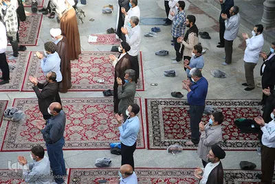 Fitr-Festgebet im Heiligen Schrein von Fatima Masuma (sa.) verrichtet