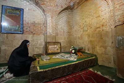 غبارروبی آستان مقدس امامزاده حمزه(س)