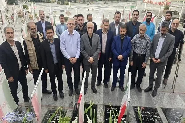 آیین گل افشانی مزار خبرنگار شهید هادی باغبانی شهید مدافع حرم