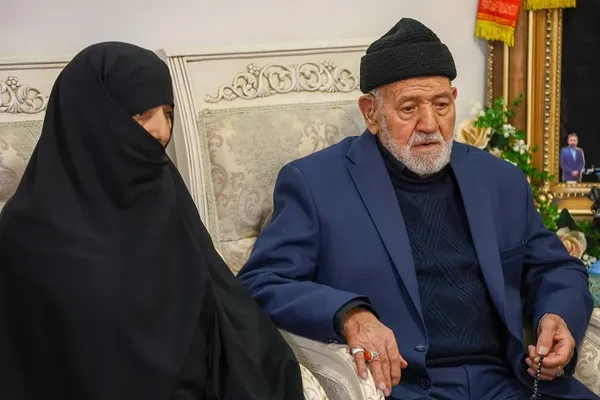 دیدار امام جمعه تبریز با خانواده شهید رحمتی