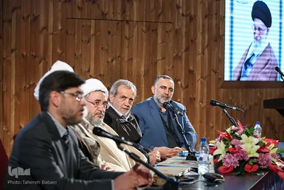 از راست، محسن جوادی، معاون امور فرهنگی وزیر فرهنگ و ارشاد اسلامی ، مسعود پزشکیان، نماینده مردم تهران در مجلس شورای اسلامی، آیت‌الله اراکی، دبیرکل مجمع جهانی تقریب مذاهب اسلامی، آیت‌الله علی‌اکبر رشاد، رئیس پژوهشکده فرهنگ و اندیشه اسلامی، حسین سیمایی صراف، معاون حقوقی و امور مجلس وزارت علوم در نخستین همایش ملی آسیب شناسی پایان نامه‌ها و رساله‌های حوزه علوم انسانی