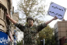 راهپیمایی یوم الله ۱۳آبان در مقابل لانه جاسوسی آمریکا