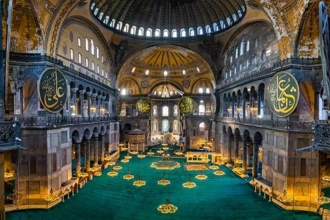 Ayasofya camii on bir ayın sultanına hazırlanıyor