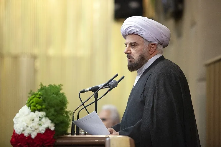 تأکید عضو مجلس خبرگان بر تقویت ارزش پول ملی برای حل مشکلات اقتصادی