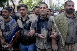 آیین «گل‌مالی» هیات عشاق العباس لرستانی‌های مقیم تهران در عاشورای حسینی