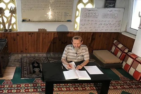 Kur'an-ı Kerim'i 6 kez el yazısıyla yazdı