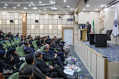 نشست صمیمی دانشجویان با استاندار همدان