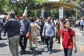 تهرانی‌ها پس از نماز جمعه در محکومیت تهاجم اسرائیل به خیابان‌ها آمدند”