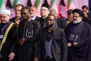 Picha: Wageni wa Kigeni na Viongozi Mashuhuri Watoa Heshima kwa Mwili wa Imam Shahidi