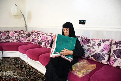 مادرانه هایی عاشقانه بر مزار تک فرزند شهیدم