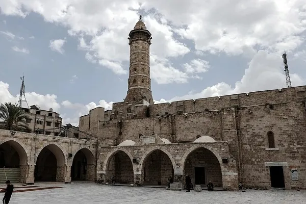 Gazze’deki Ömer Camii’nin kapılarından biri yağmur nedeniyle çöktü