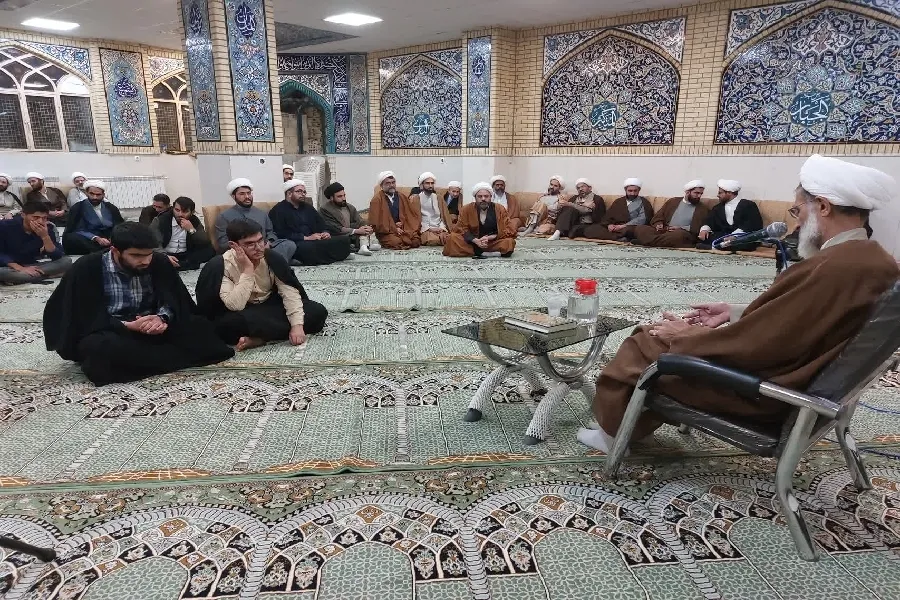 حوزه علمیه نجات‌بخش بشر از یوغ طواغیت است