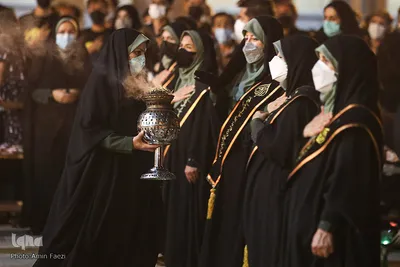 لاله گردانی شام غریبان در حرم مطهر شاهچراغ(ع)