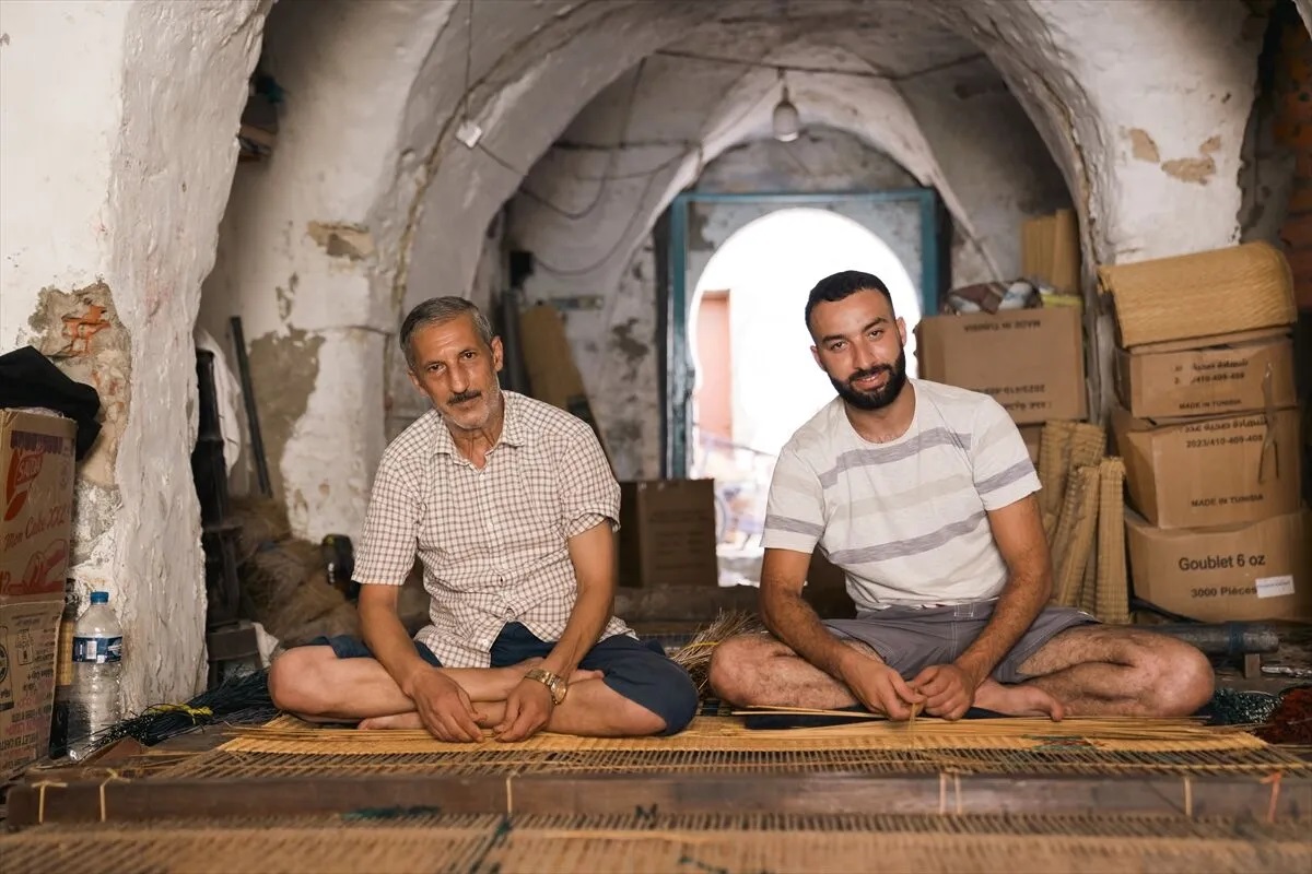 Tunus'ta usta eller yüzyıllık hasır örücülüğünü geleceğe taşıyor