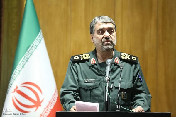 استاد بسیجی باید دارای بینش توحیدی مبتنی بر منظومه فکری امامین انقلاب باشد استاد بسیجی باید دارای بینش توحیدی مبتنی بر منظومه فکری امامین انقلاب باشد
