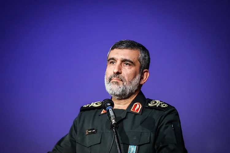 رهبر انقلاب خواستار ورود جوانان به میادین بزرگ هستند