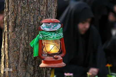 عزاداران حسینی در کنار قبور مطهر سرداران بی پلاک گلزار شهدا(س)